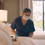 Holiday Inn Express & Suites Milwaukee Nw - Park Place By Ihg 